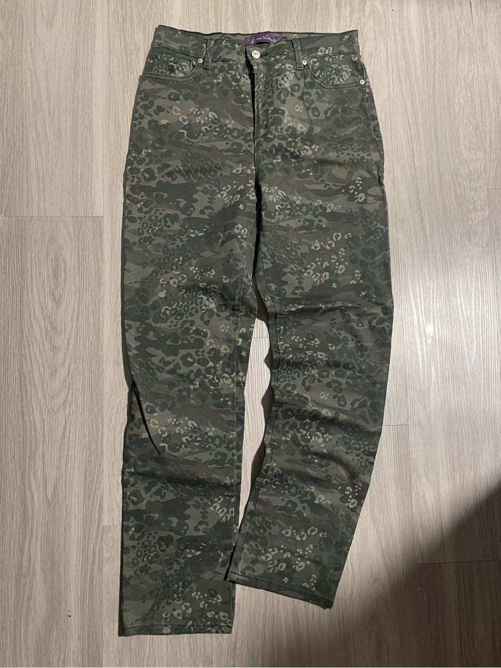 Women’s Camouflage Print Utility Pants